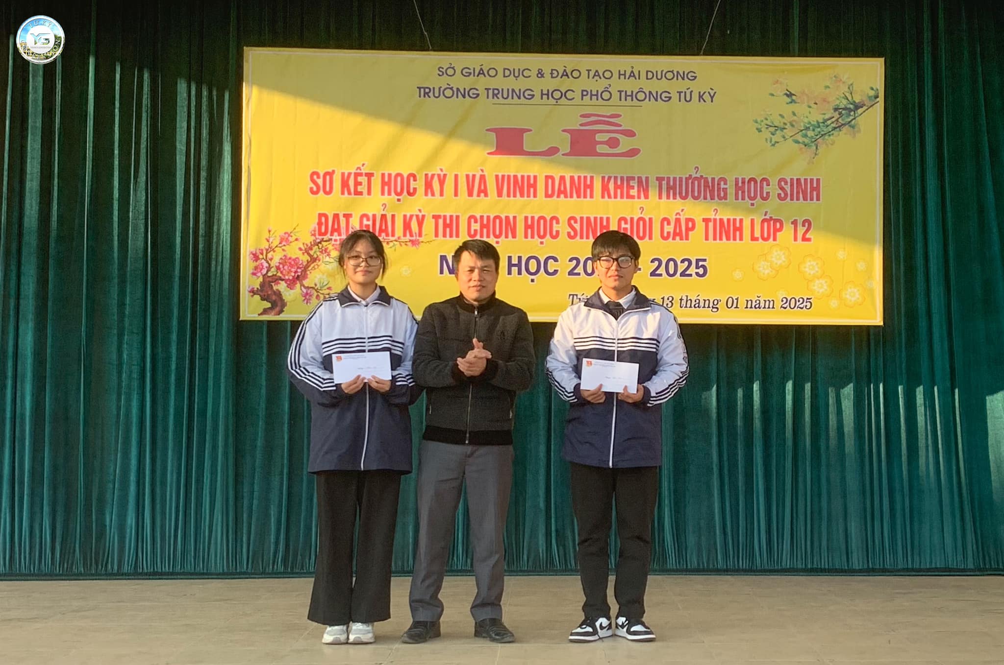 SƠ KẾT HỌC KÌ 1 VÀ VINH DANH KHEN THƯỞNG HỌC SINH ĐẠT GIẢI KÌ THI CHỌN HỌC SINH GIỎI CẤP TỈNH LỚP 12